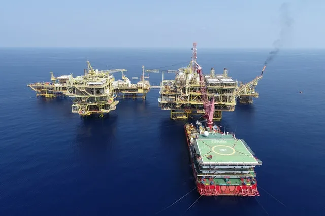 Torres petroleras en alta mar